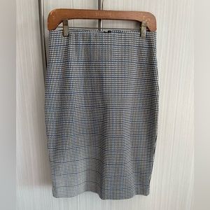 Ann Taylor white, grey, blue mid length pencil skirt plaid size XS